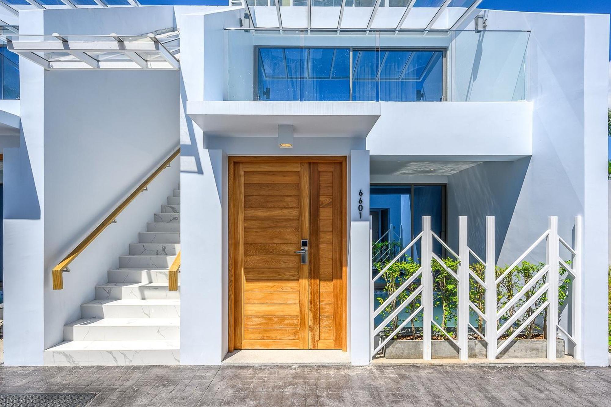 Executive Poolsuite